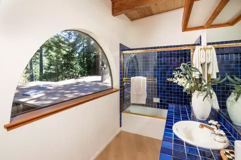 Bath - Redland Rd, Woodside, CA 94062 photo 3 of 3