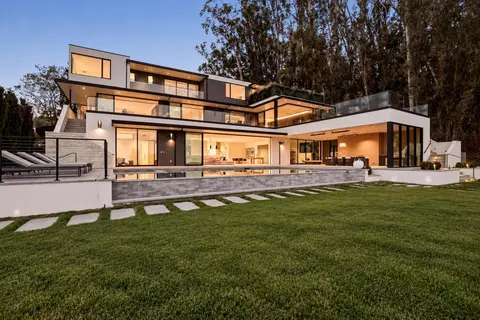 950 Macadamia Dr, Hillsborough, CA 94010