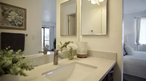 Bath - 1663 Branham Park Ct, San Jose, CA 95118 photo 1 of 2