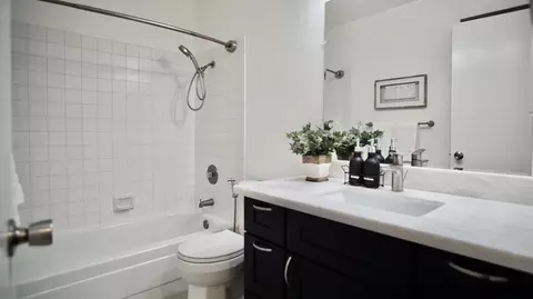 Bath - 1663 Branham Park Ct, San Jose, CA 95118 photo 2 of 2