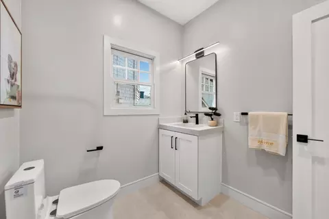 Bath - 1529 Pacific Ave, Alameda, CA 94501 photo 3 of 3