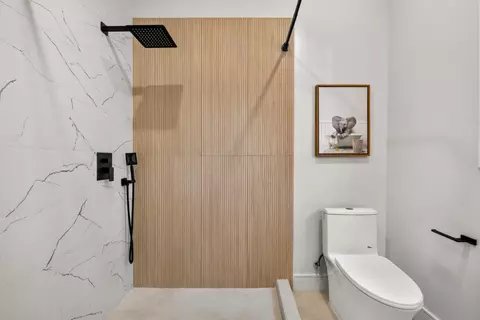 Bath - 1529 Pacific Ave, Alameda, CA 94501 photo 2 of 3