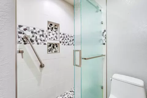 Bath - 850 Park Ave 15c, Capitola, CA 95010 photo 2 of 6