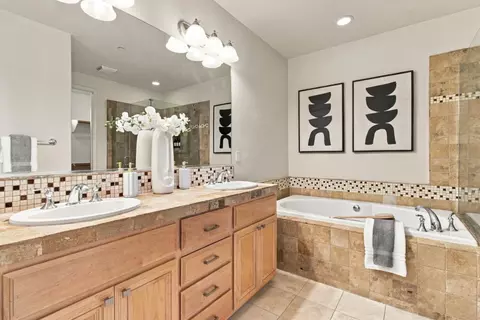 Bath - 4655 Rimini Ct, Dublin, CA 94568 photo 1 of 5