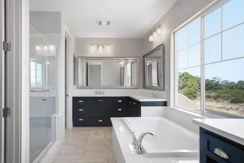 Bath - 18551 Mcclellan Cir, East Garrison, CA 93933 photo 4 of 7