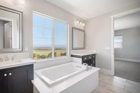 Bath - 18551 Mcclellan Cir, East Garrison, CA 93933 photo 5 of 7