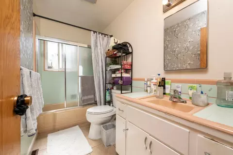 Bath - 1228 Maple St, San Mateo, CA 94402 photo 2 of 2
