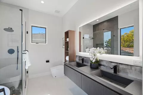 Bath - 10560 Johnson Ave, Cupertino, CA 95014 photo 4 of 7