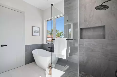Bath - 10560 Johnson Ave, Cupertino, CA 95014 photo 5 of 7