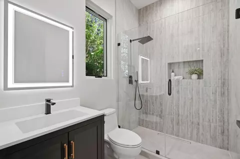 Bath - 10560 Johnson Ave, Cupertino, CA 95014 photo 7 of 7