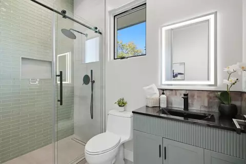 Bath - 10560 Johnson Ave, Cupertino, CA 95014 photo 6 of 7