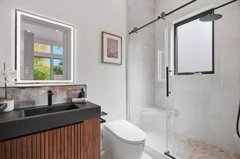 Bath - 10560 Johnson Ave, Cupertino, CA 95014 photo 2 of 7