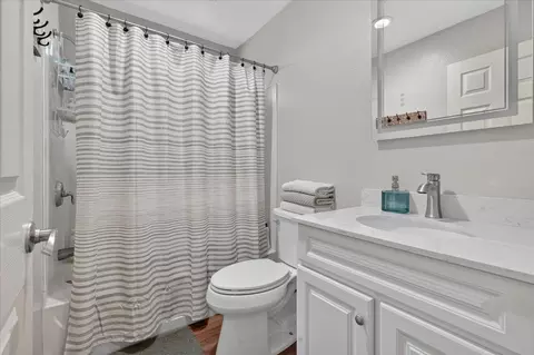 Bath - 815 Rogge Rd, Salinas, CA 93906 photo 2 of 3