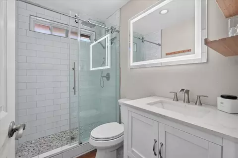 Bath - 815 Rogge Rd, Salinas, CA 93906 photo 1 of 3