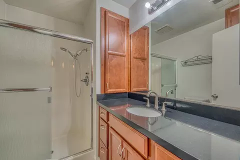 Bath - 182 Kern St 43, Salinas, CA 93905 photo 4 of 5