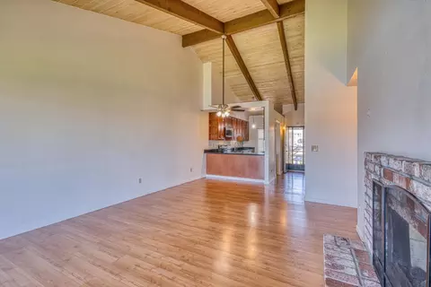 Living - 182 Kern St 43, Salinas, CA 93905 photo 4 of 8