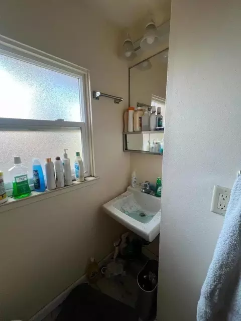 Bath - 1630 Filbert St, Oakland, CA 94607 photo 3 of 3