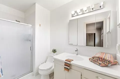 Bath - 1069 University Ave, Salinas, CA 93901 photo 3 of 3