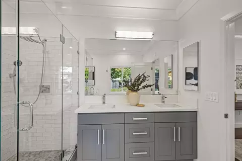 Bath - 128 Bonny St, Mountain View, CA 94043 photo 3 of 4