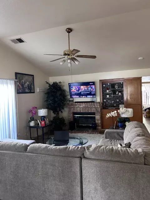 3074 W Queens Cir, Merced, CA 95340 photo 4