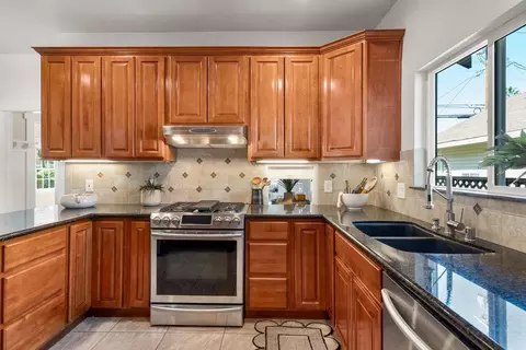Kitchen - 166 N 17th St, San Jose, CA 95112 photo 4 of 7