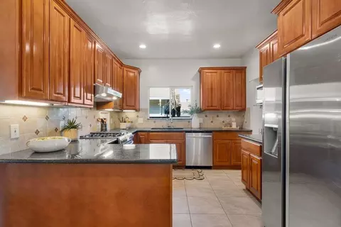Kitchen - 166 N 17th St, San Jose, CA 95112 photo 2 of 7