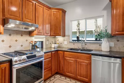 Kitchen - 166 N 17th St, San Jose, CA 95112 photo 3 of 7
