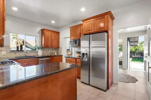 Kitchen - 166 N 17th St, San Jose, CA 95112 photo 1 of 7