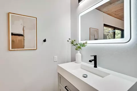 Bath - 855 Brookline Dr E, Sunnyvale, CA 94087 photo 2 of 5