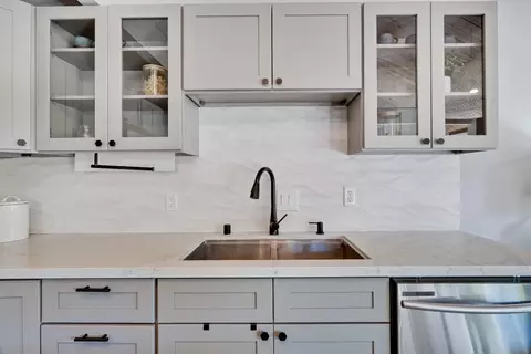 Kitchen - 855 Brookline Dr E, Sunnyvale, CA 94087 photo 5 of 7