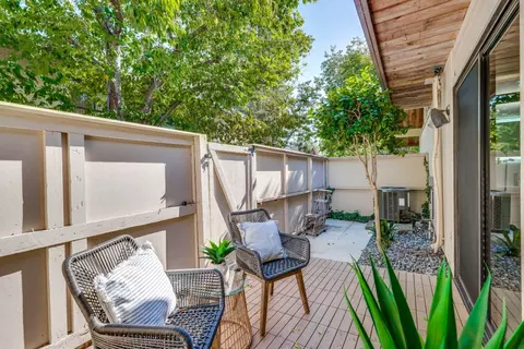 Exterior - 855 Brookline Dr E, Sunnyvale, CA 94087 photo 4 of 10