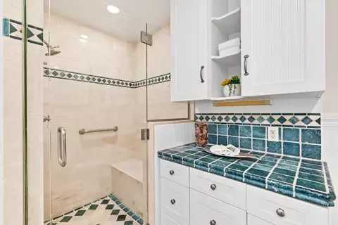 Bath - 1017 Sumac Dr, Sunnyvale, CA 94086 photo 4 of 7