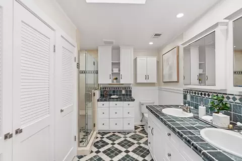 Bath - 1017 Sumac Dr, Sunnyvale, CA 94086 photo 2 of 7