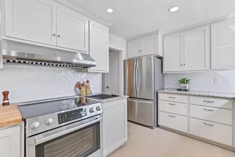 Kitchen - 1017 Sumac Dr, Sunnyvale, CA 94086 photo 4 of 9