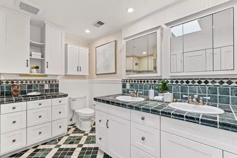 Bath - 1017 Sumac Dr, Sunnyvale, CA 94086 photo 3 of 7