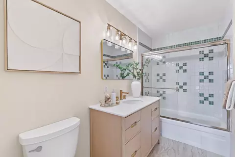 Bath - 1017 Sumac Dr, Sunnyvale, CA 94086 photo 5 of 7