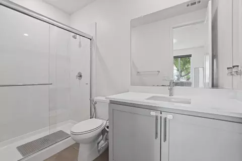 Bath - 3057 Copley Dr, Tracy, CA 95377 photo 3 of 7