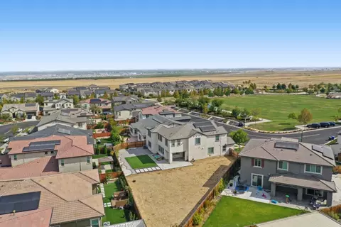 View/Area - 3057 Copley Dr, Tracy, CA 95377 photo 5 of 8