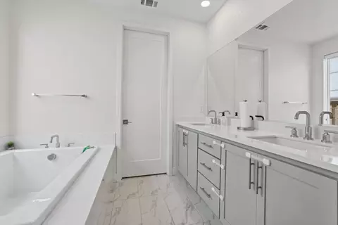 Bath - 3057 Copley Dr, Tracy, CA 95377 photo 1 of 7