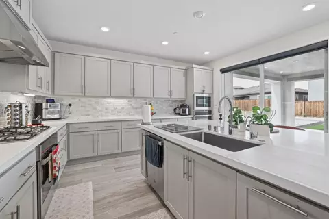Kitchen - 3057 Copley Dr, Tracy, CA 95377 photo 2 of 2