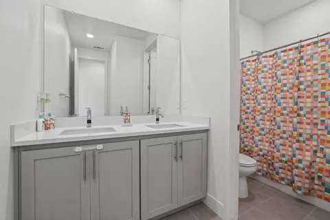 Bath - 3057 Copley Dr, Tracy, CA 95377 photo 4 of 7
