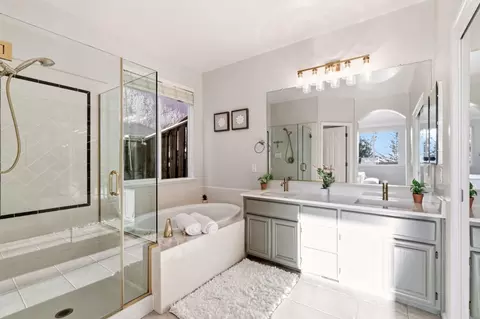 Bath - 211 Sunset Ct, Pacifica, CA 94044 photo 4 of 5