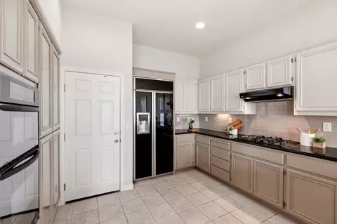 Kitchen - 211 Sunset Ct, Pacifica, CA 94044 photo 2 of 4