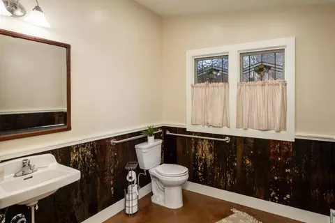 Bath - 5752 Freedom Blvd, Aptos, CA 95003 photo 9 of 10