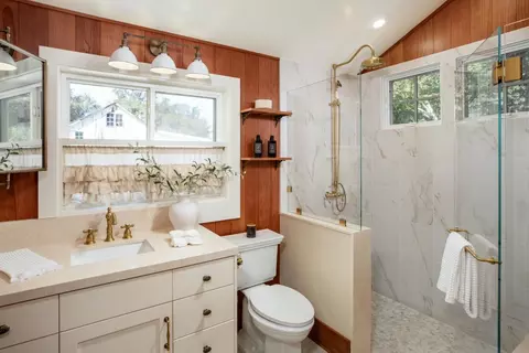 Bath - 5752 Freedom Blvd, Aptos, CA 95003 photo 3 of 10