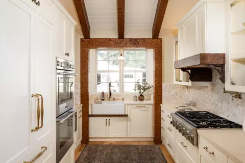 Kitchen - 5752 Freedom Blvd, Aptos, CA 95003 photo 3 of 10