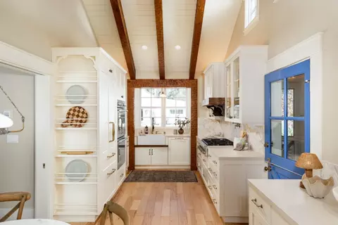 Kitchen - 5752 Freedom Blvd, Aptos, CA 95003 photo 2 of 10