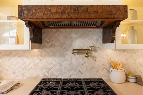 Kitchen - 5752 Freedom Blvd, Aptos, CA 95003 photo 9 of 10
