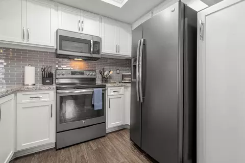 Kitchen - 966 Apricot Ave, Campbell, CA 95008 photo 3 of 5