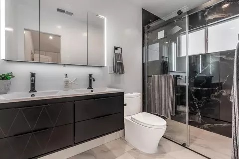 Bath - 580 Paloma Ave, Pacifica, CA 94044 photo 1 of 3